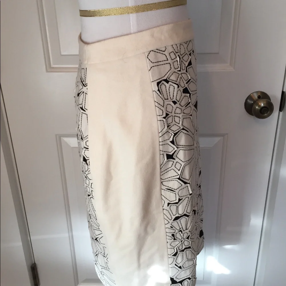 PER SE SKIRT PENCIL CREAM BLACK FLORAL PANELS Size 2